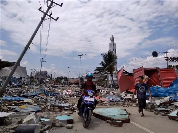 Registran al menos 384 muertos por terremoto y tsunami en Indonesia ảnh 1