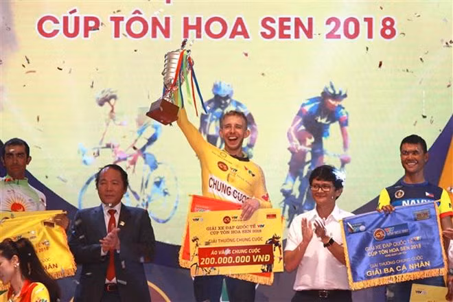 Atleta neerlandés gana torneo internacional de ciclismo en Vietnam ảnh 1