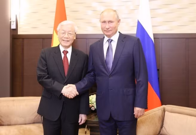 Gira de máximo dirigente partidista de Vietnam coadyuva a impulsar lazos con Rusia y Hungría ảnh 1