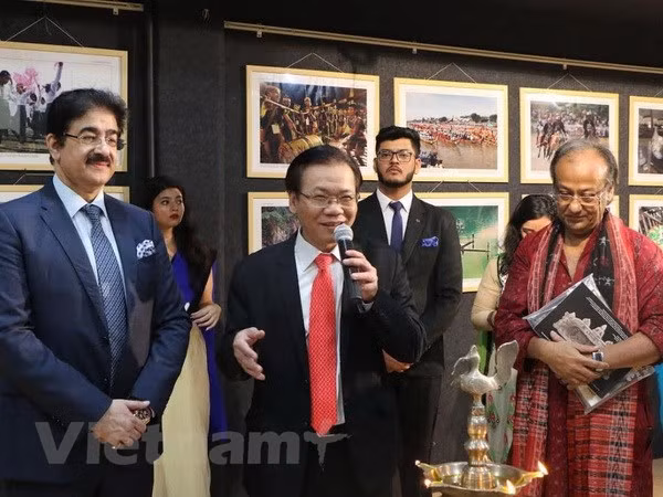 En la India Festival de cine y exposición fotográfica sobre Vietnam ảnh 1