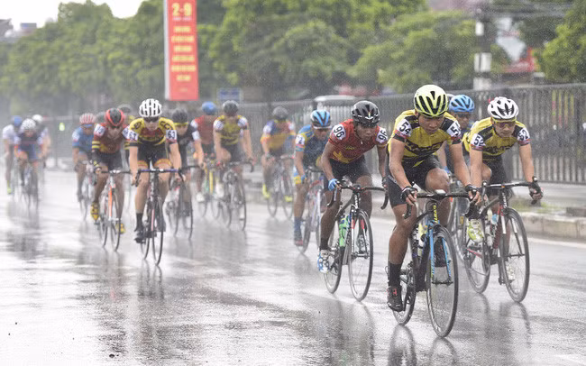 Atleta filipino gana tercera etapa del torneo internacional de ciclismo en Vietnam ảnh 1