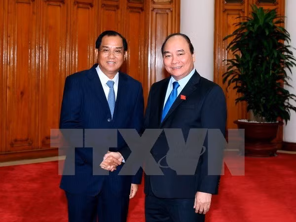 Premier vietnamita exhorta a Laos a facilitar actividades de empresas ảnh 1