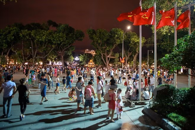 Espacio peatonal en Hanoi atrae miles de turistas cada día ảnh 1