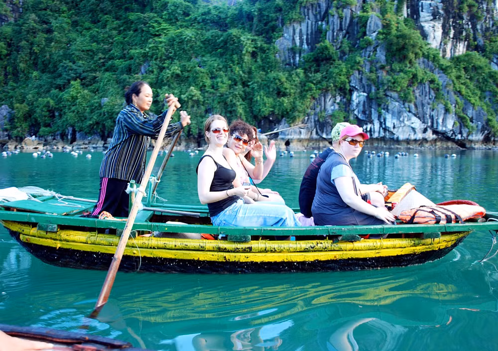 Crece 12 por ciento arribo de turistas a Vietnam en agosto ảnh 1
