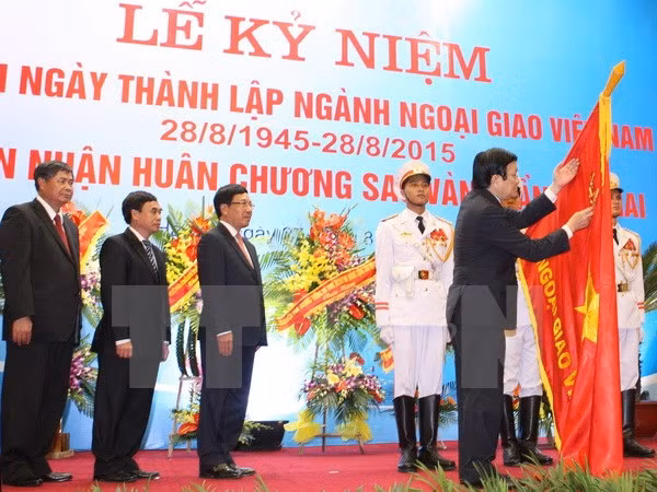 Diplomacia vietnamita honrada con Orden de Estrella Dorada ảnh 1