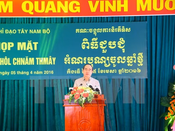 Felicita líder de FPV fiesta tradicional de comunidad Khmer ảnh 1