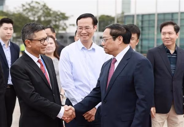 Premier de Vietnam parte rumbo a Indonesia para asistir a Cumbre de ASEAN ảnh 2