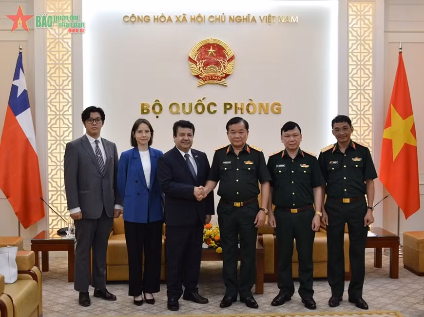 Robustecen cooperación en defensa entre Vietnam y Chile ảnh 2 Robustecen cooperación en defensa entre Vietnam y Chile ảnh 2