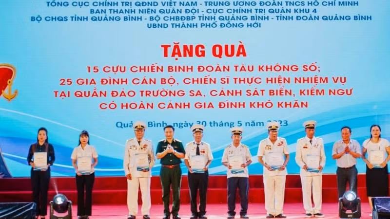 Elevan conciencia de jóvenes vietnamitas sobre el mar y las islas de la Patria ảnh 1