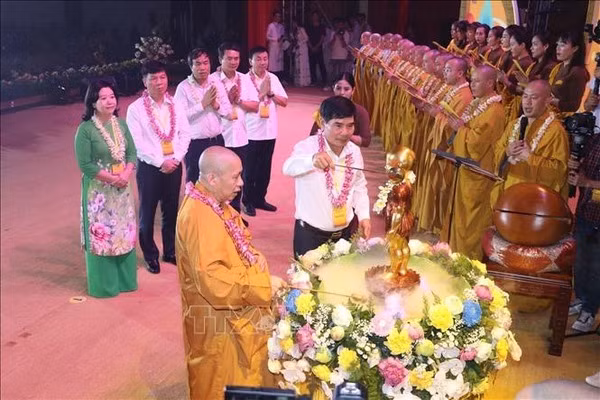 Día de Vesak 2023: Promueven valores culturales y éticos del budismo en vida social ảnh 1