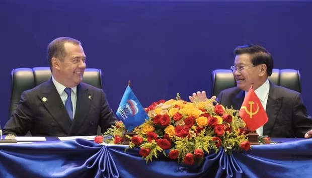 Dmitry Medvedev visita Laos ảnh 1