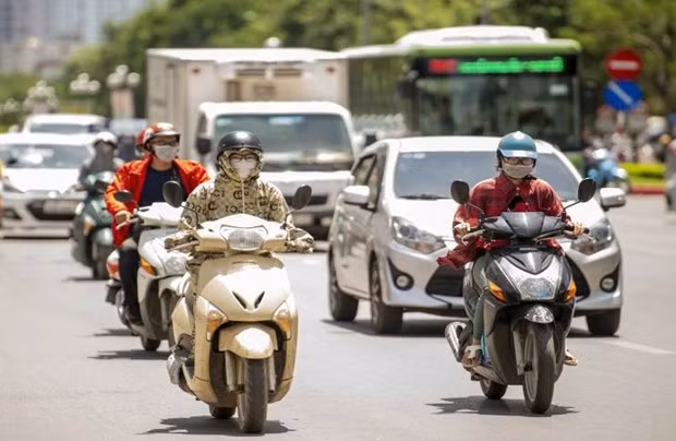 Ola de calor golpea fuerte al Norte de Vietnam con temperaturas superiores a 40°C ảnh 1