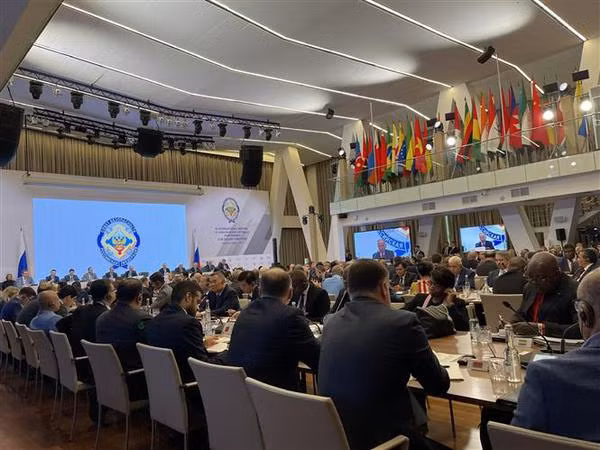 Vietnam dispuesto a trabajar juntos para mantener estabilidad y paz en mundo ảnh 2
