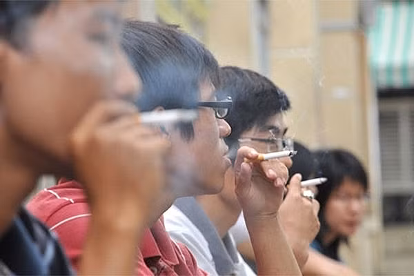 Vietnam entre 15 países con mayor número de fumadores varones ảnh 1