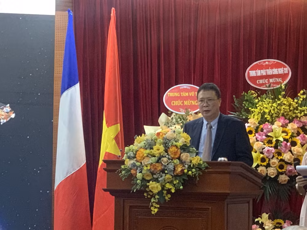 Primer satélite de observación terrestre de Vietnam marca una década en órbita ảnh 1