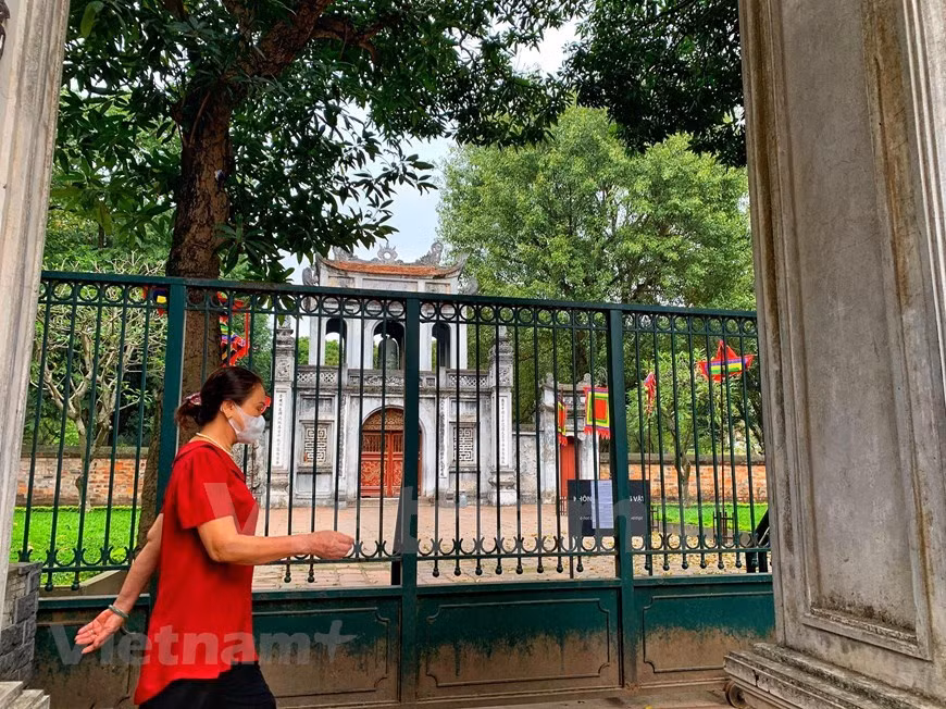 [Foto] Cierran icónicos sitios turísticos de Hanoi por COVID-19 ảnh 2