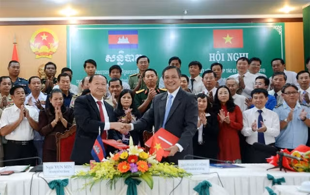 Provincia vietnamita de Kien Giang fomenta nexos con localidades camboyanas ảnh 1