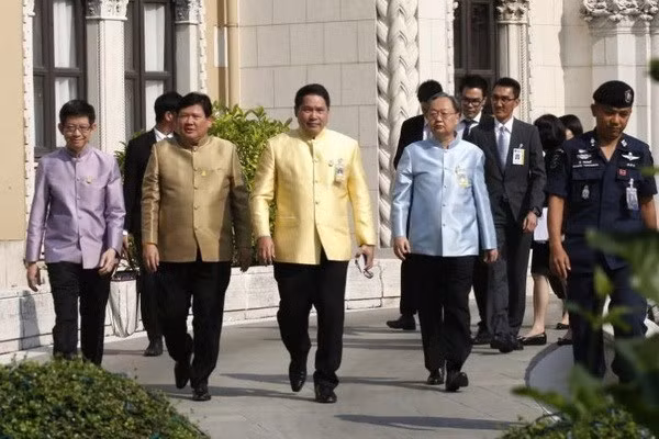 Renuncian ministros tailandeses para centrarse en campañas electorales ảnh 1