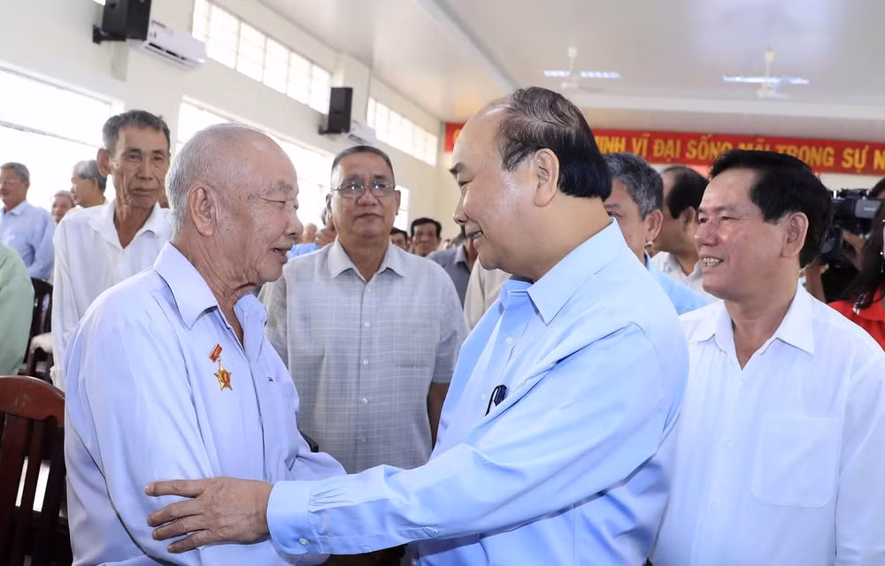 Proponen destinar casi 21 millones de dólares a personas con méritos revolucionarios en Vietnam ảnh 1
