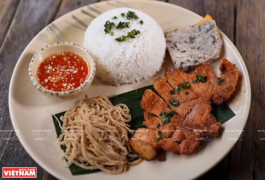 Com tam, un plato de la firma de Saigón ảnh 1