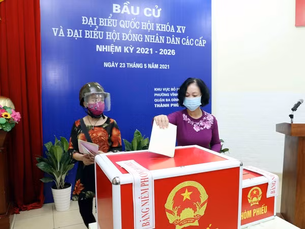 Elecciones legislativas en Vietnam: Dirigentes acuden a las urnas en Hanoi ảnh 1