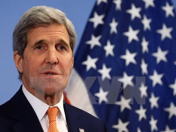 John Kerry arriba a Cambodia ảnh 1
