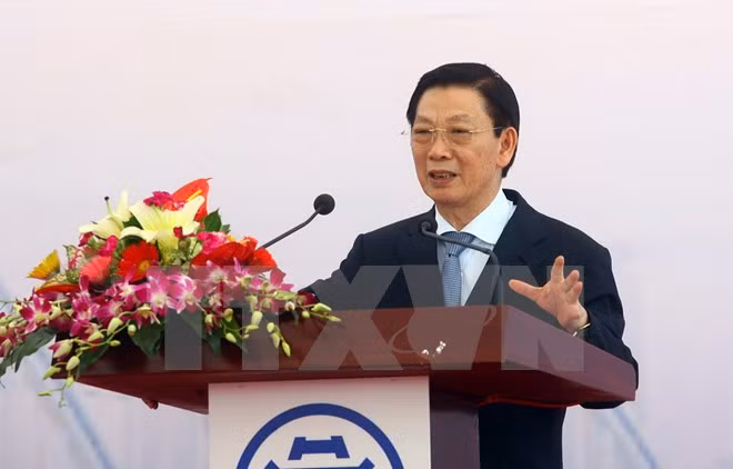 Polonia otorga medalla Bene Merito a expresidente del Comité Popular de Hanoi ảnh 1 Polonia otorga medalla Bene Merito a expresidente del Comité Popular de Hanoi ảnh 1
