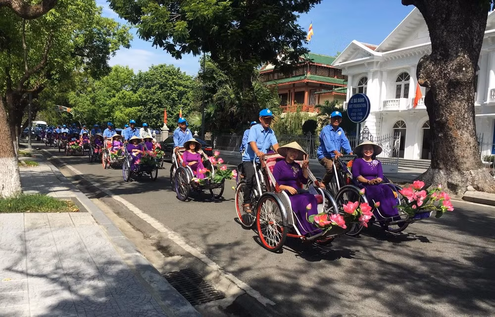 Miles de turistas en Vietnam llegaron a Thua Thien Hue durante días feriados ảnh 1