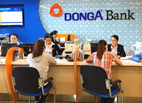 Condenan a cinco años de prisión a excontadora del Banco Dong A en Vietnam ảnh 1