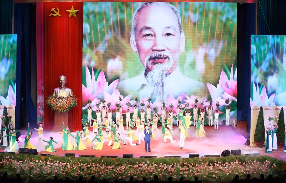 Rememoran en Chile, Laos y Alemania natalicio de Ho Chi Minh ảnh 1