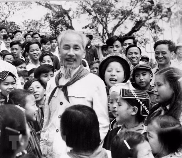 Venezolana de Televisión proyecta documental sobre el Presidente Ho Chi Minh ảnh 1 Venezolana de Televisión proyecta documental sobre el Presidente Ho Chi Minh ảnh 1