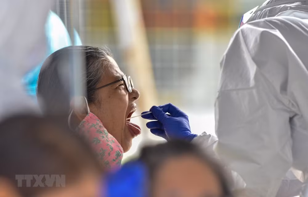 Indonesia antepone la salud a la economía, según ministro ảnh 1