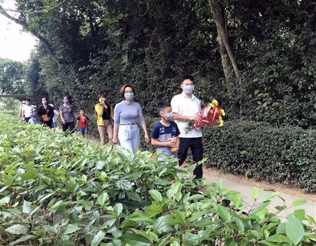 Miles de vietnamitas rinden tributo al Presidente Ho Chi Minh en provincia de Nghe An ảnh 1 Miles de vietnamitas rinden tributo al Presidente Ho Chi Minh en provincia de Nghe An ảnh 1