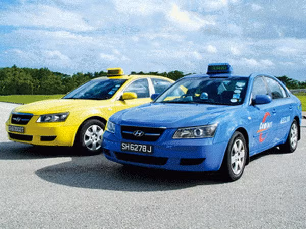 Singapur: Instalan protector plástico en taxis a evitar contagio de COVID -19 ảnh 1