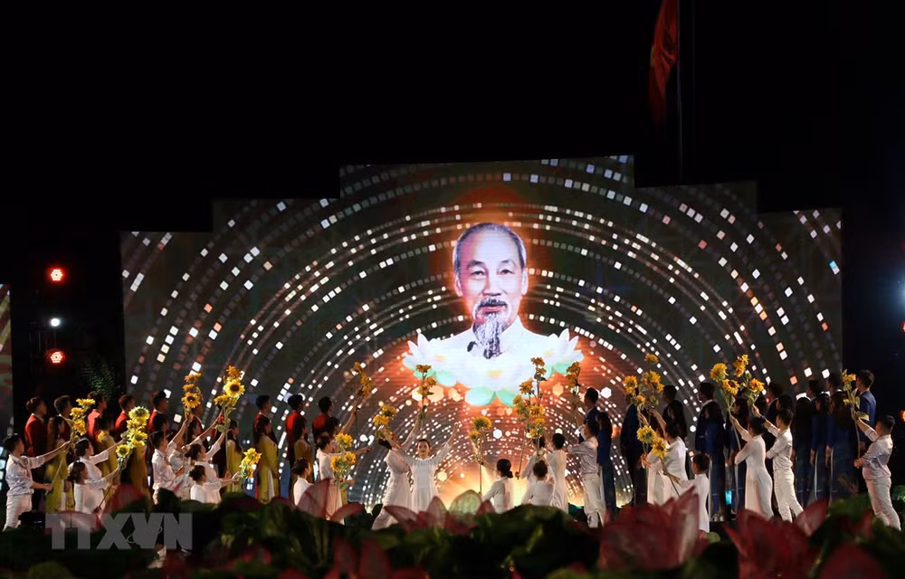 Puente televisivo realza la vida del Presidente Ho Chi Minh ảnh 1
