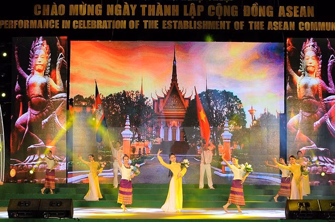 Ciudad Ho Chi Minh celebra establecimiento de Comunidad de ASEAN ảnh 1 Ciudad Ho Chi Minh celebra establecimiento de Comunidad de ASEAN ảnh 1
