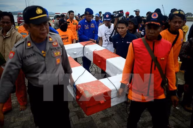 Cesa Indonesia la búsqueda de desaparecidos del barco naufragado ảnh 1