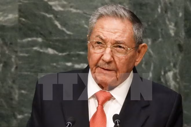 Dirigentes de Vietnam felicitan a Raúl Castro por Fiesta Nacional ảnh 1 Dirigentes de Vietnam felicitan a Raúl Castro por Fiesta Nacional ảnh 1