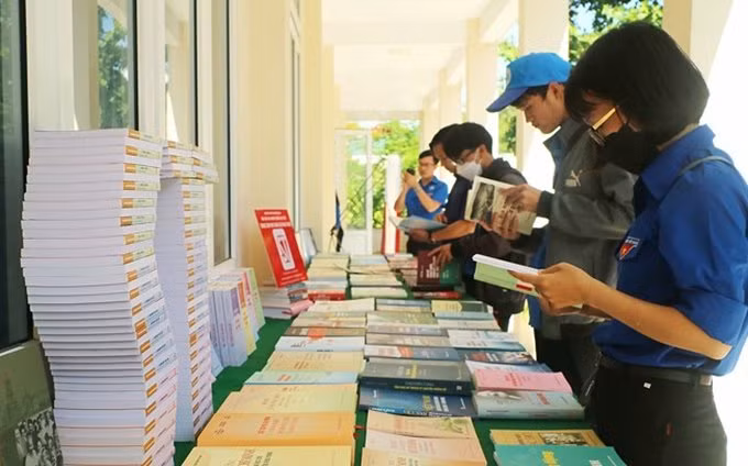Elevan conciencia de estudiantes vietnamitas sobre mares e islas nacionales ảnh 1