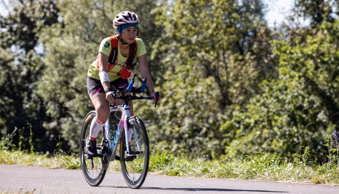 Atleta vietnamita se convierte en campeona de triatlón más dura del mundo ảnh 1