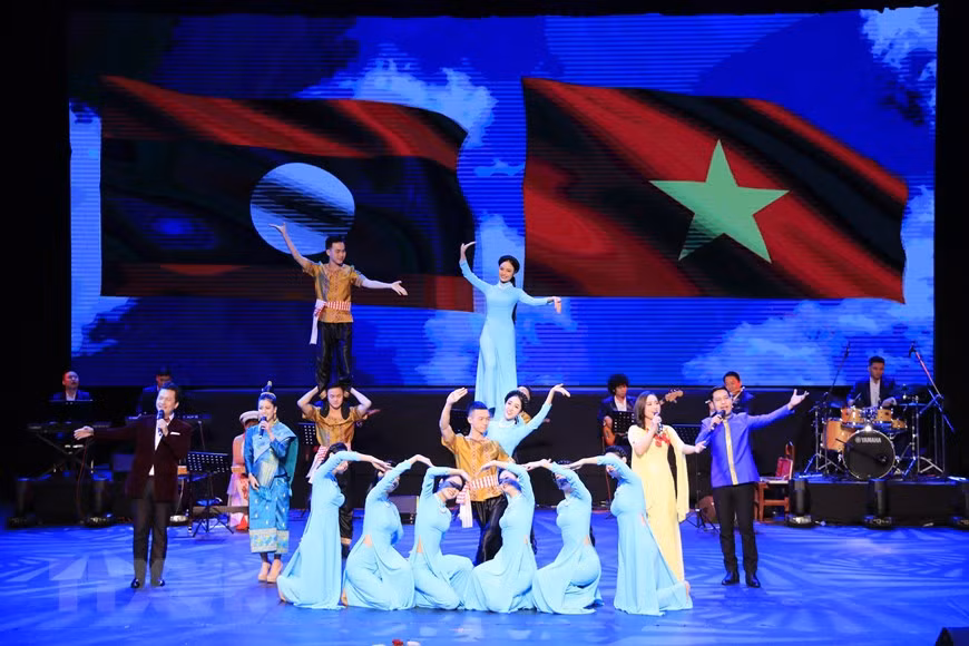 [Fotos] Semana Cultural de Vietnam en Laos ảnh 1