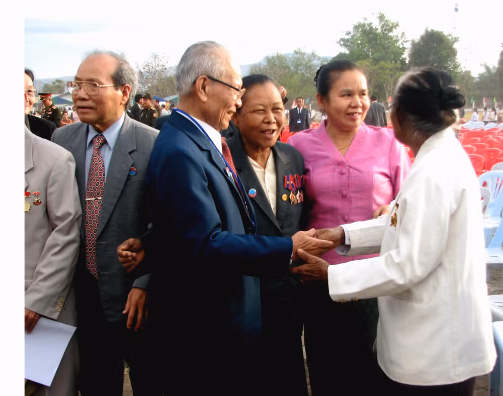 El aniversario 70 del Día tradicional de soldados y expertos voluntarios vietnamitas en Laos ảnh 7