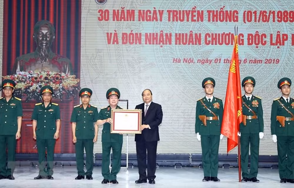 Insta primer ministro vietnamita a grupo Viettel a ser pionero en industria 4.0 ảnh 1