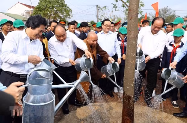 Plantación de árboles, bella tradición del pueblo vietnamita ảnh 2