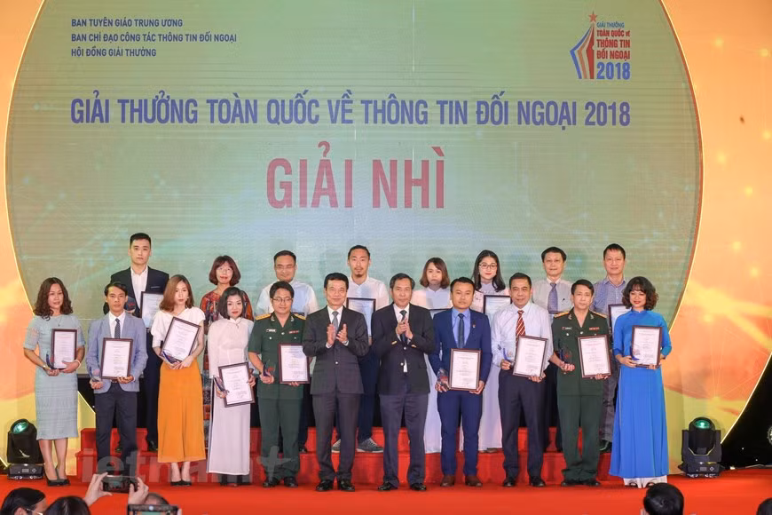 [Foto] Entregan en Vietnam los premios de información al exterior ảnh 6