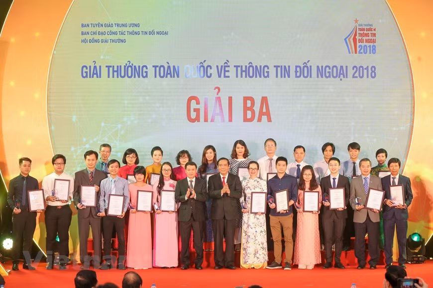 [Foto] Entregan en Vietnam los premios de información al exterior ảnh 5