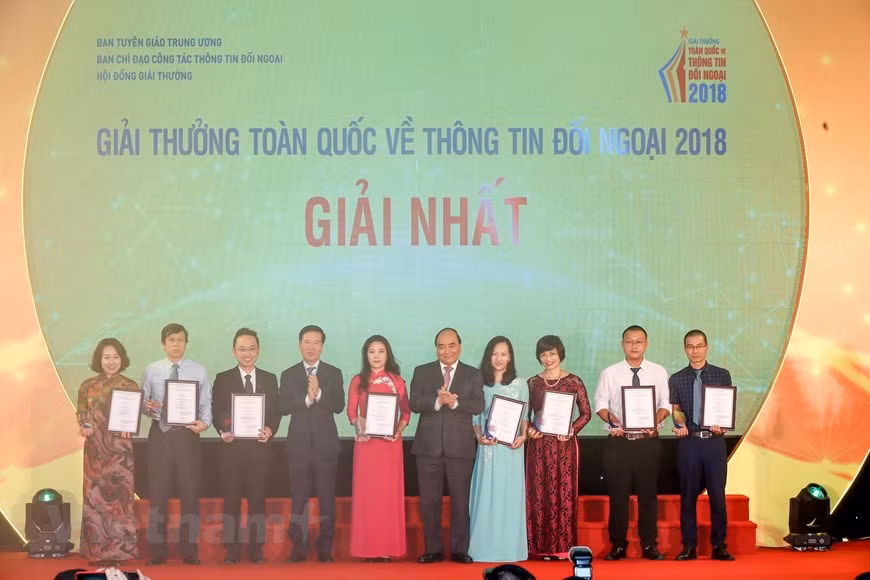[Foto] Entregan en Vietnam los premios de información al exterior ảnh 8