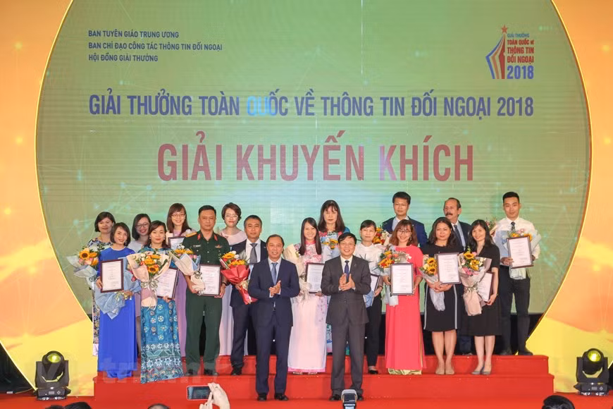 [Foto] Entregan en Vietnam los premios de información al exterior ảnh 3