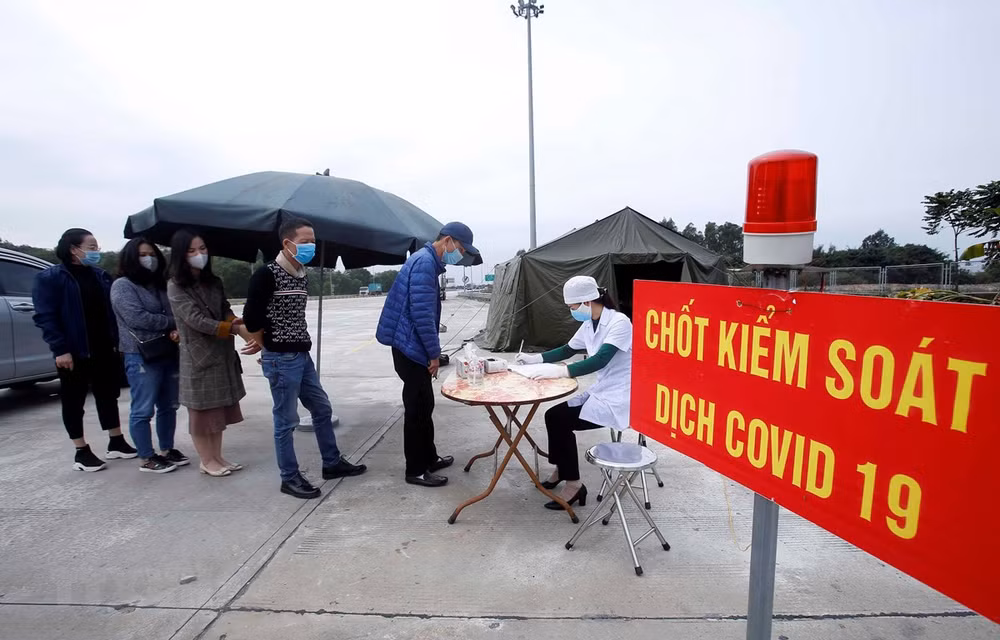 Conciencia de los pobladores, factor decisivo en el control del COVID-19 en Vietnam ảnh 1 Conciencia de los pobladores, factor decisivo en el control del COVID-19 en Vietnam ảnh 1