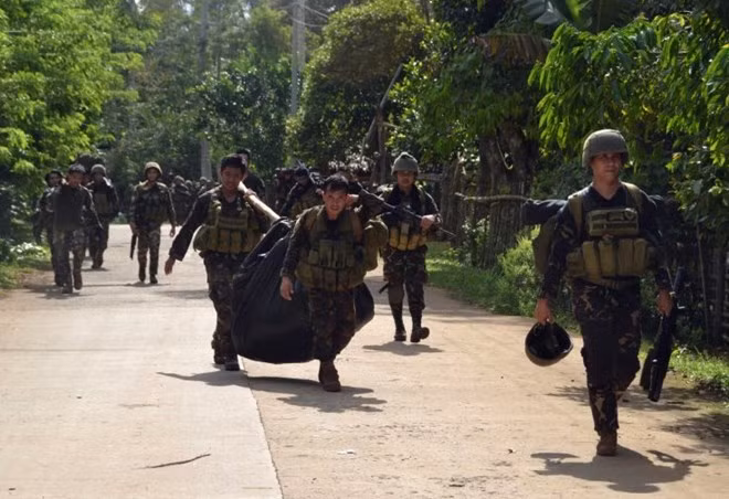 Ejército de Filipinas intensifica operaciones contra Abu Sayyaf ảnh 1